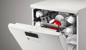 GlassCare, SoftGrip, SoftSpikes: ProClean™ Spülmaschinen von AEG reinigen Ihr Geschirr überaus sanft.