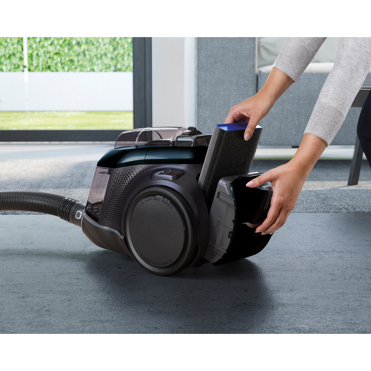 AEG - Beutelloser Staubsauger - LX9-3-STM