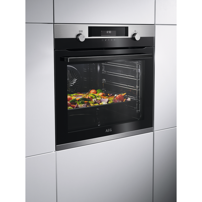 AEG - Einbaubacköfen und -herde mit pyrolytischer Selbstreinigung - BPE55527BM