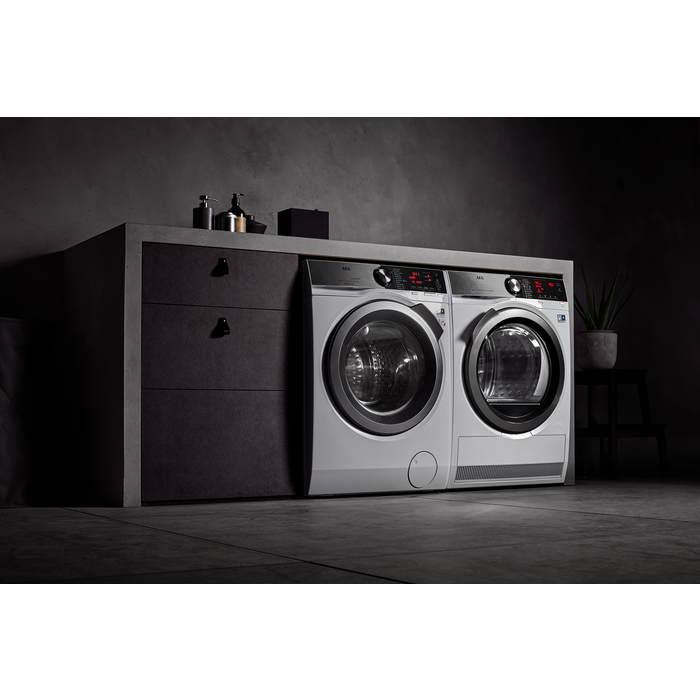 AEG - Frontlader - L8FS88699