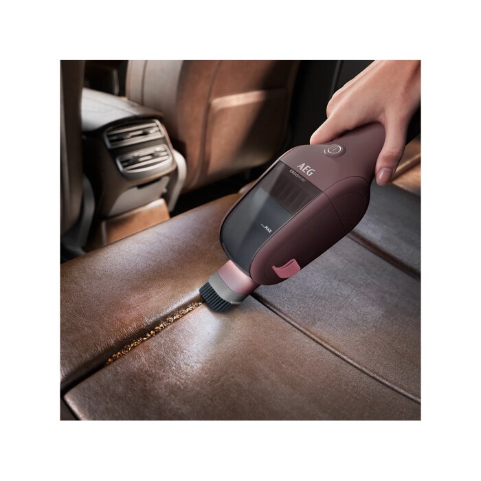 The small dusting brush gently cleans uneven or delicate surfaces, such as crevices in cars.