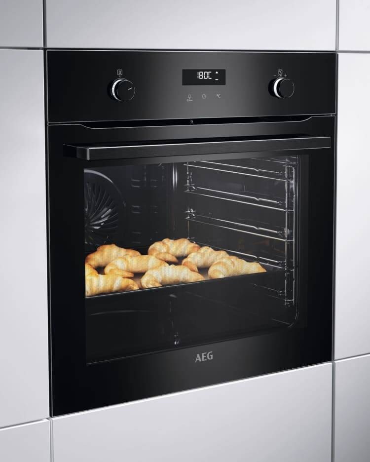 Serie 6000 Backofen mit  SurroundCook®