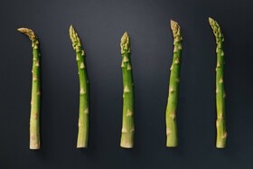 Eine Reihe Spargel 