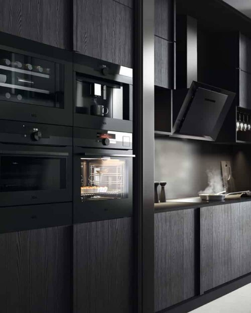 Küche mit Geräten aus der AEG MattBlack Range