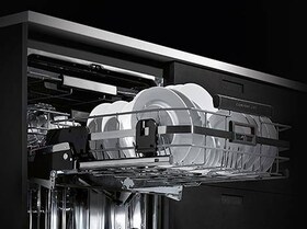 AEG Geschirrspüler mit ComfortLift ermöglichen ein Be- und Entladen auf einer angenehmen Arbeitshöhe
